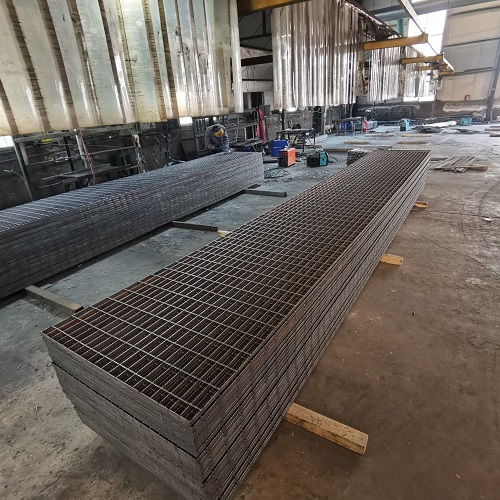 客戶案例：某工廠因貪便宜買劣質(zhì)鋼格板，損失超百萬！