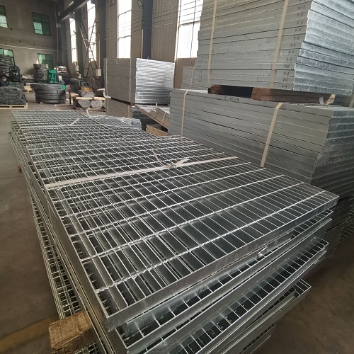 污水處理廠(chǎng)鋼格板如何選？防滑耐腐是關(guān)鍵！