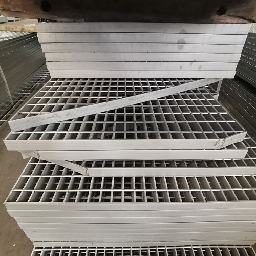 鋼格柵材質(zhì)怎么挑？一文讀懂碳鋼、不銹鋼的優(yōu)劣勢