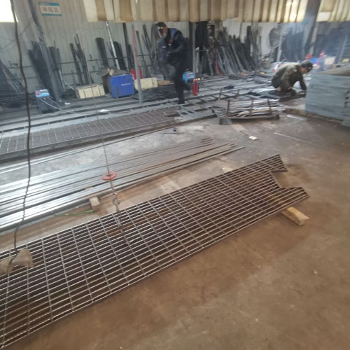 鋼格柵大批量采購防坑指南：識(shí)破以次充好的火眼金睛