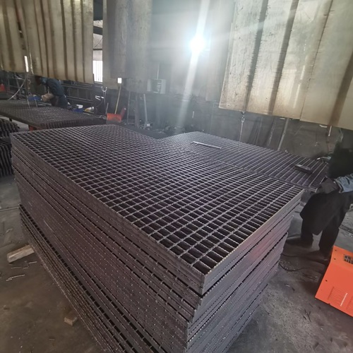 鋼格柵尺寸測(cè)量的隱形陷阱：90%的人栽在這些細(xì)節(jié)上