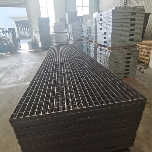 鋼格柵材質(zhì)怎么挑？碳鋼、不銹鋼優(yōu)劣勢深度解析