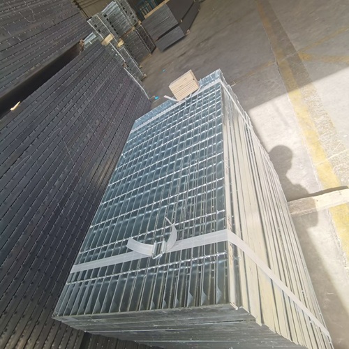 鋼格柵材質(zhì)怎么挑？碳鋼、不銹鋼優(yōu)劣勢深度解析