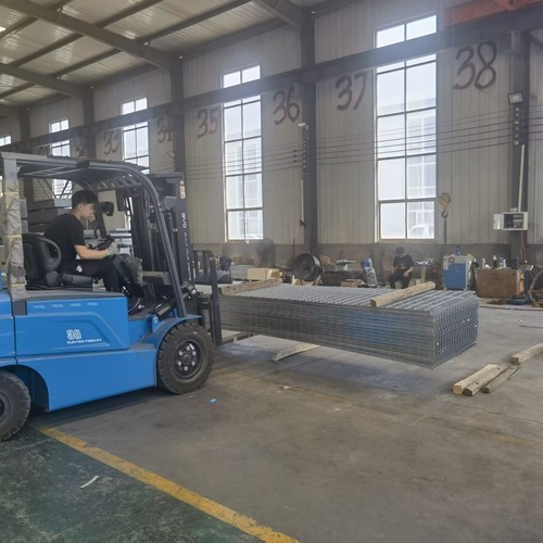 從工廠到市政，鋼格柵如何撐起工程建設(shè)半邊天？