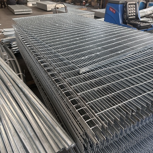 鋼格板在極端環(huán)境下的表現(xiàn)，穩(wěn)到超出預(yù)期